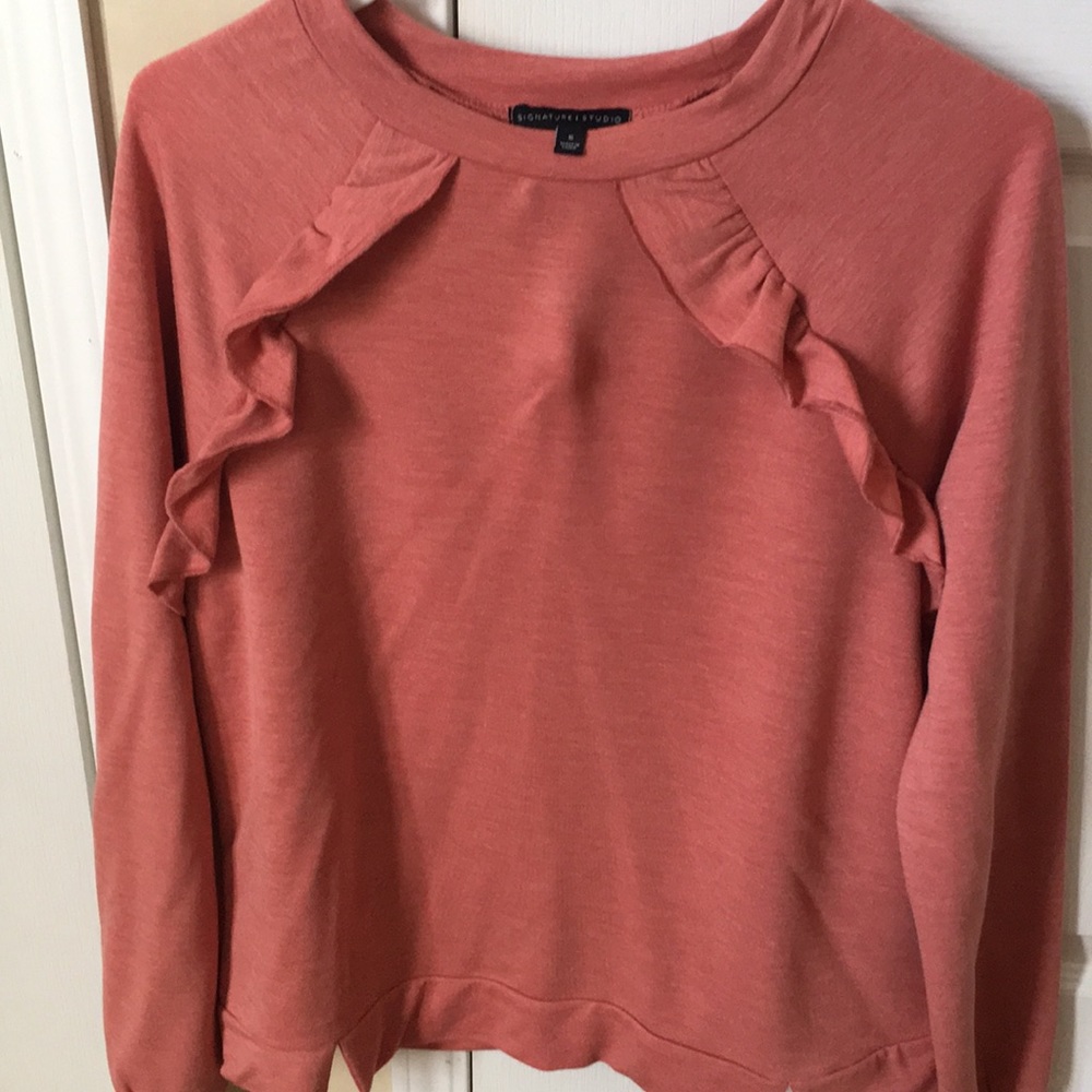 Crew neck shirt.